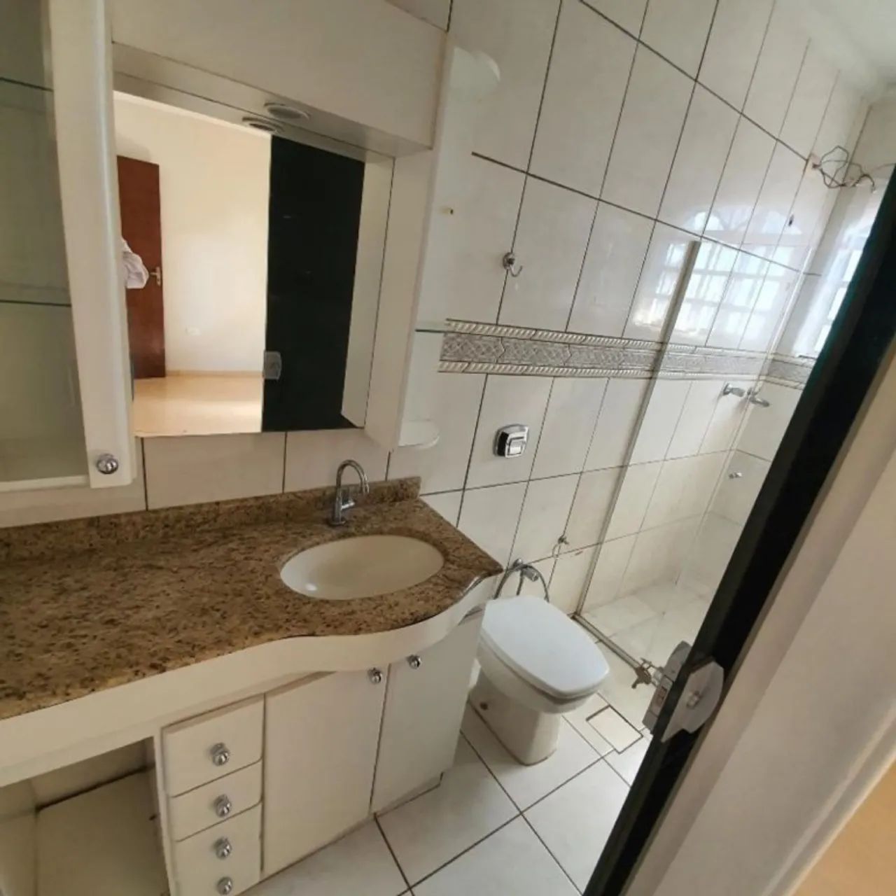 Sobrado com 4 quartos para alugar por R$ 3400.00, 188.00 m2 - ZONA 08 - MARINGA/PR - Foto 8