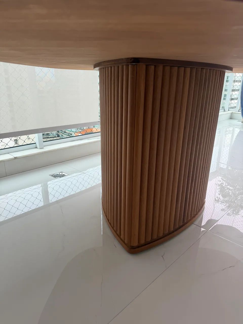 Mesa orgânica de madeira 