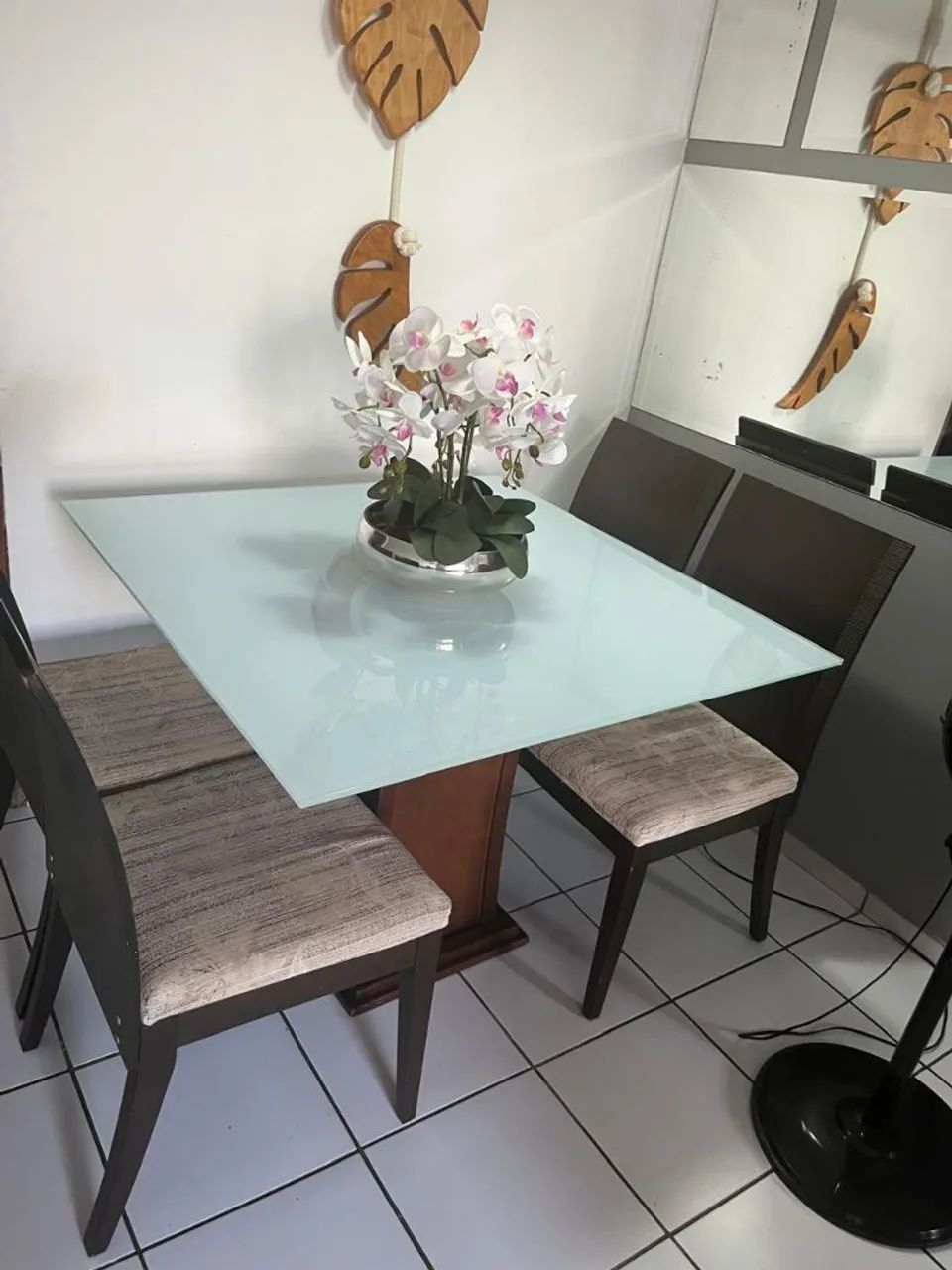 Mesa de Jantar em vidro com base em madeira 65171914566401121