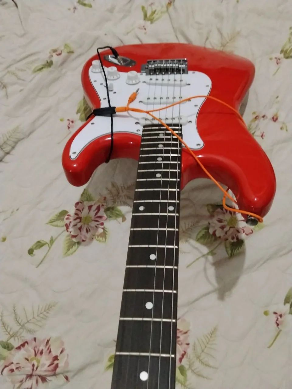 GUITARRA NOVA REGULADA E NÃO USADA  - Foto 3