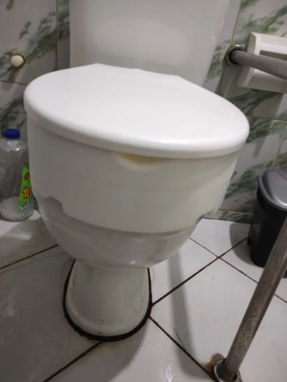 Ascento sanitário elevado para idosos