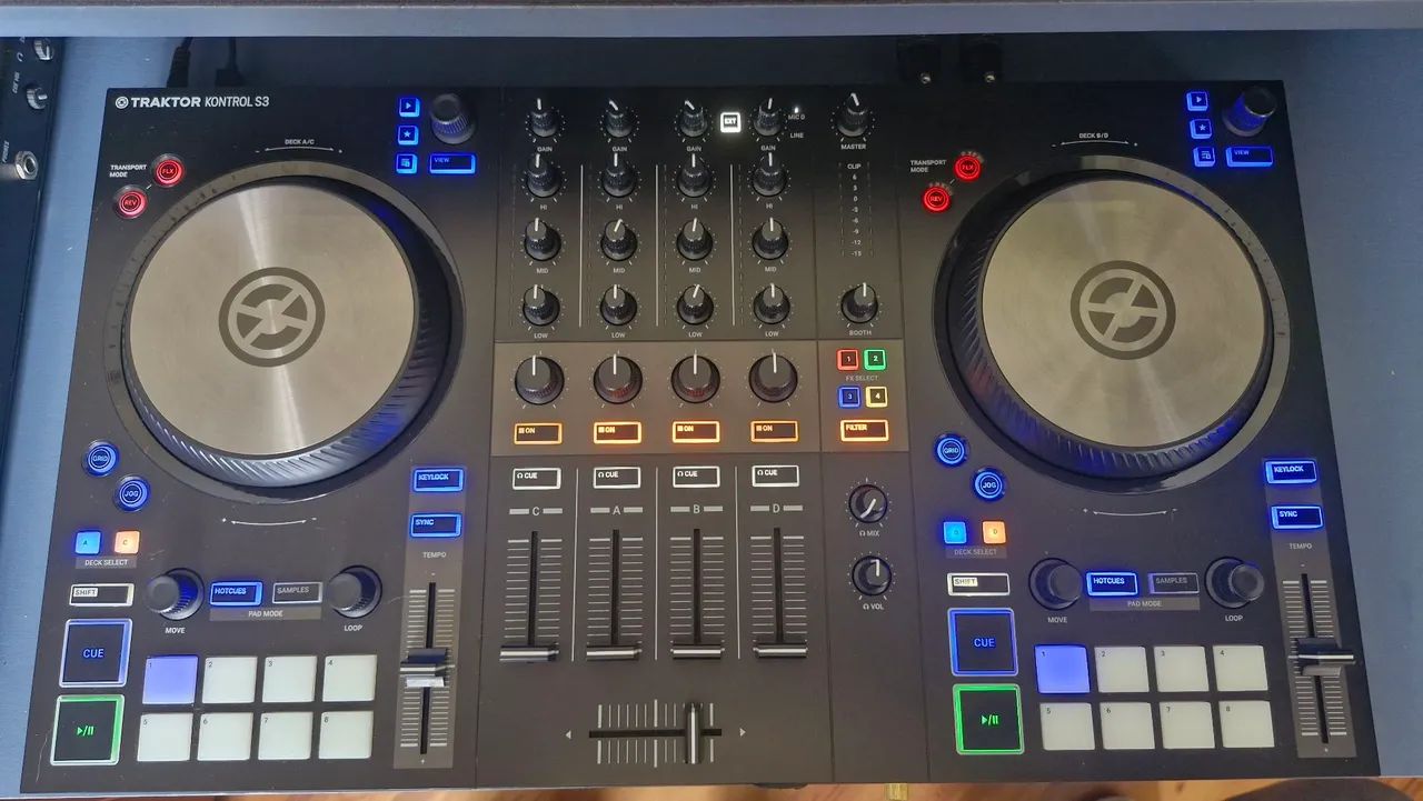 controladora Traktor S3 