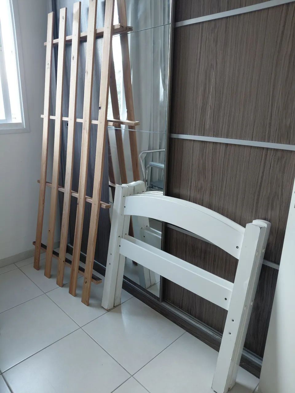 Vendo cama solteiro madeira