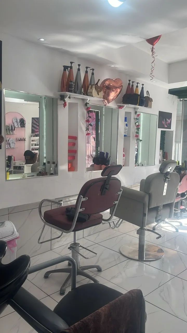 Cabeleireiro e manicure urgente 