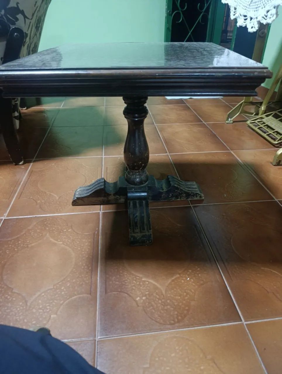 Mesinha para sala 50 x 50 x 46( madeira Imbuia ) - Foto 3