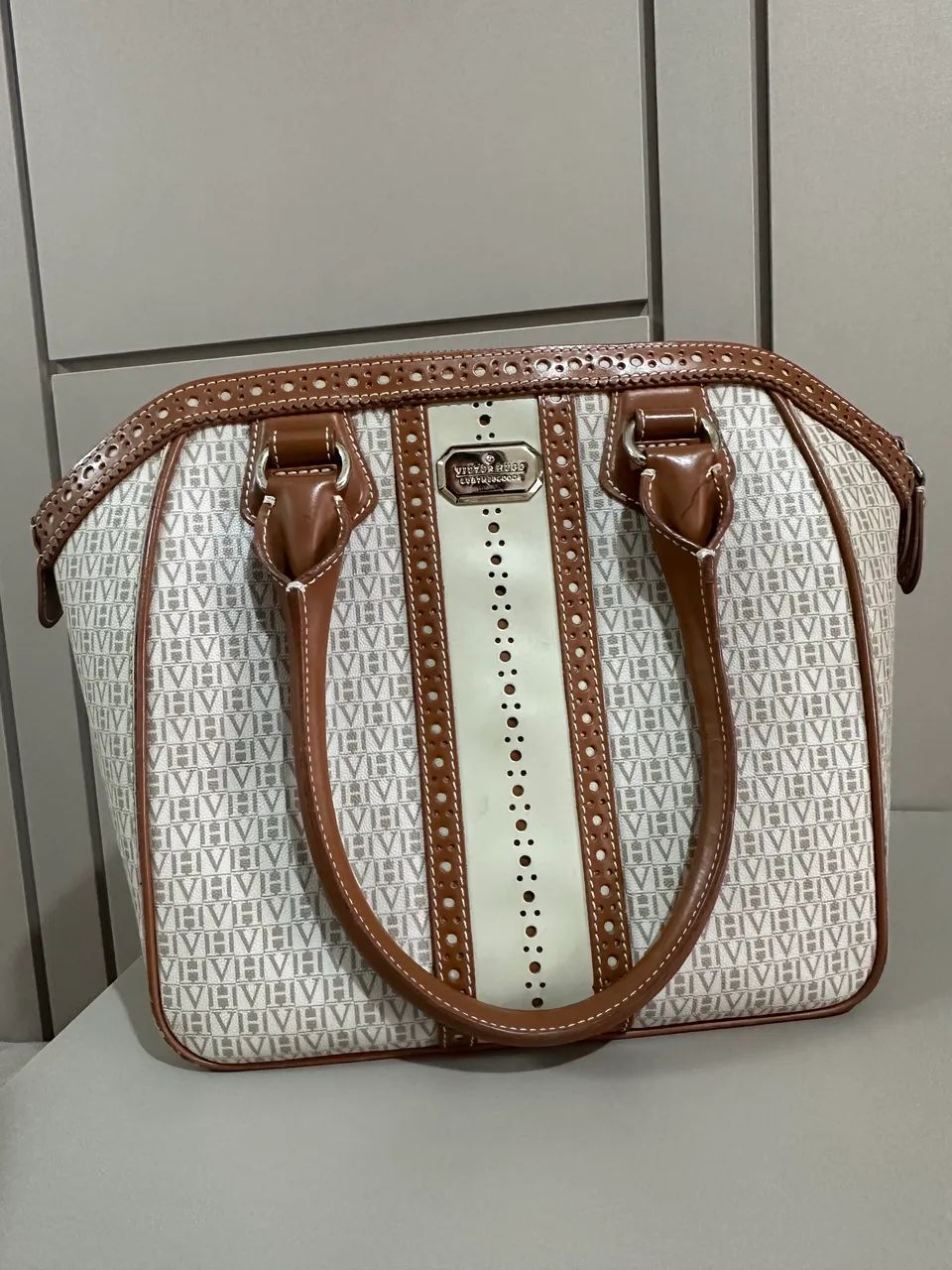 Cedo bolsa Vitor Hugo 