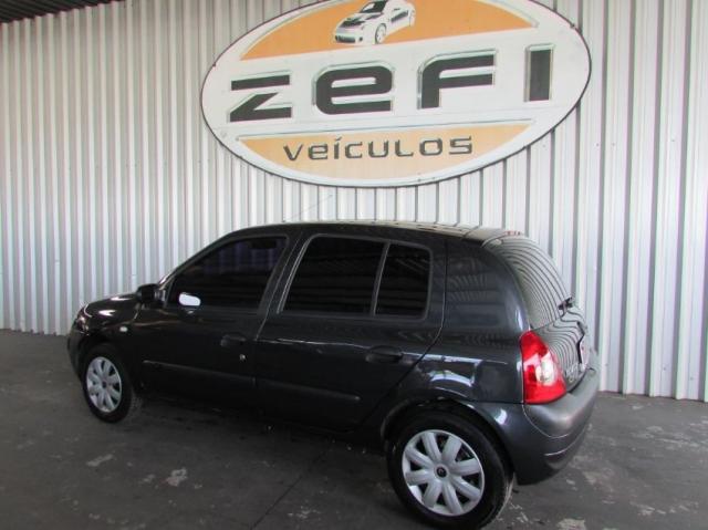 clio - Foto 3