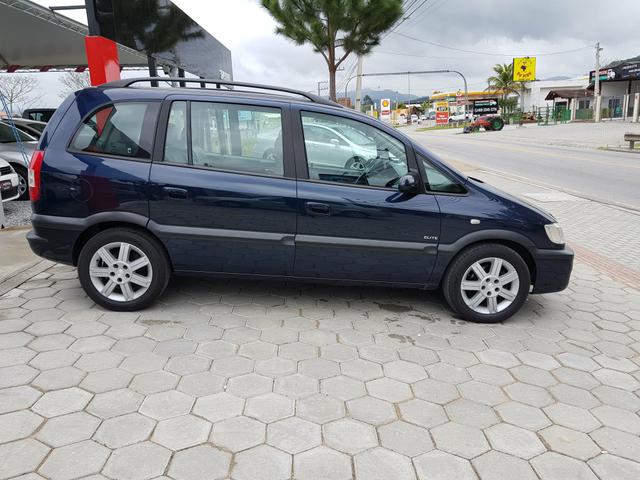 GM Zafira Elite 2005 Automática 2.0 8v Couro Airbag ABS Piloto Automático - Foto 15