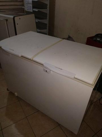 Balcão expositor e Freezer