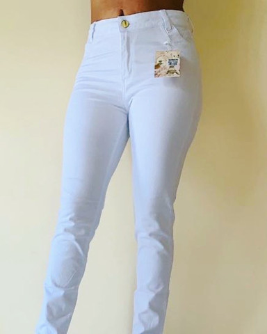 calça jeans branca feminina