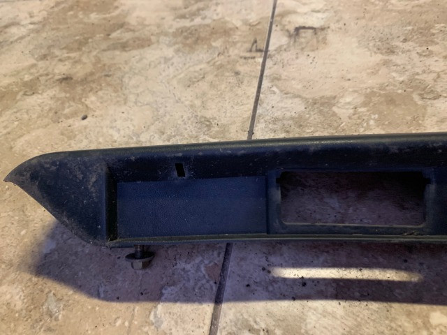 Acabamento luz placa renault master original2003/2012 - Foto 4