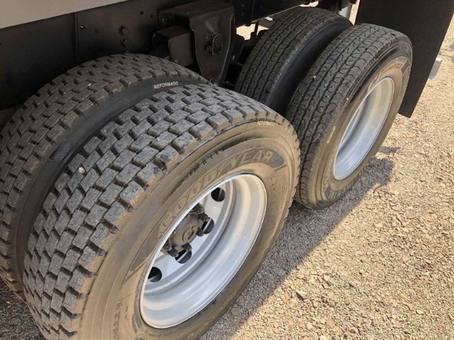 VOLKS 24250 TRUCK CAÇAMBA.  PASSO DIVIDA - Foto 3