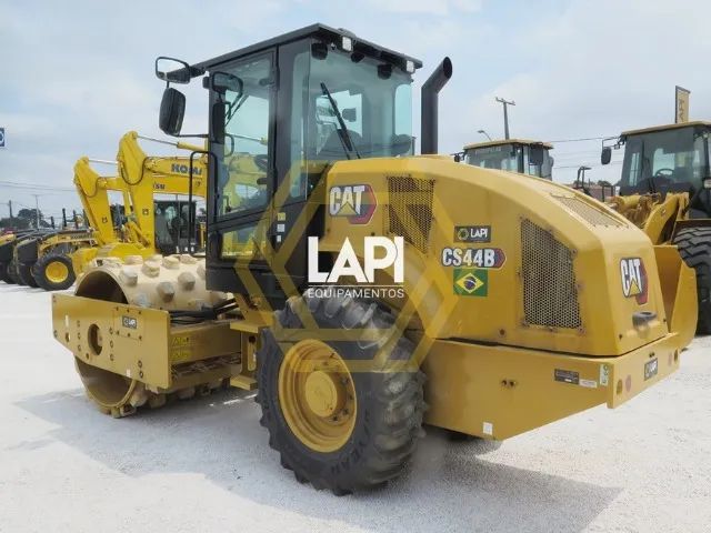 Locação de Rolo compactador Caterpillar CS44B Novo - Foto 4