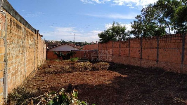 Venda de Terreno / Padrão na cidade de Araraquara