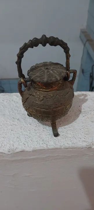 Caldeirão pequeno antigo