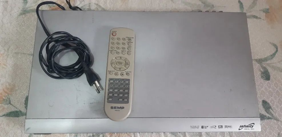 Aparelho de DVD Video Disk Player modelo SD7061 SLX, com controle remoto. Funcionando.