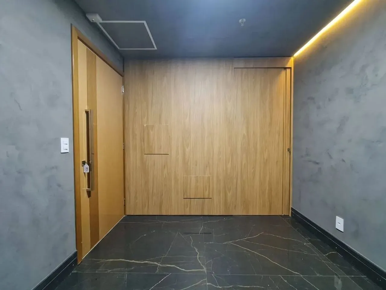 Aluga Sala Comercial Ed. Navarro Building - 1 vaga - Face Sombra