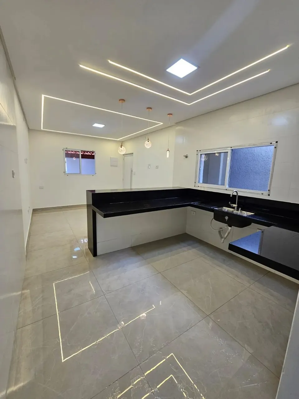 Imóvel para venda possui 70 metros quadrados com 2 quartos em Mirim - Praia Grande - SP