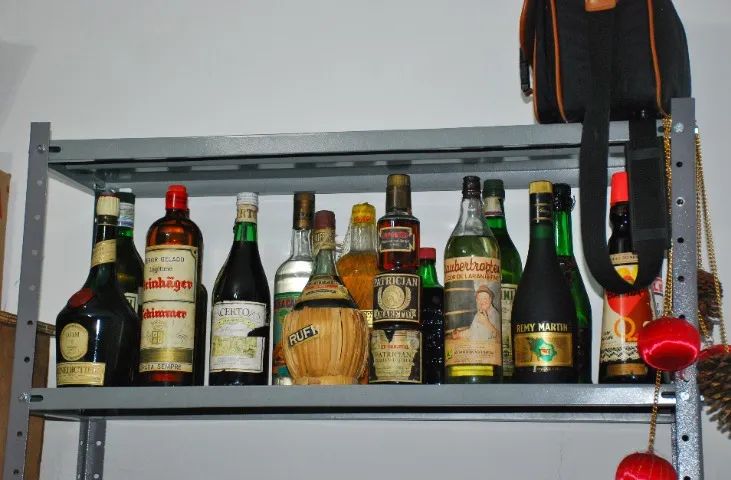 bebidas diversas anos 60 , 70 , 80 ,90 coleçao 42 garrafas cheias  - Foto 2