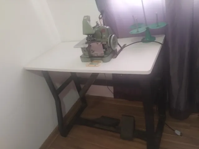 Máquina overloque