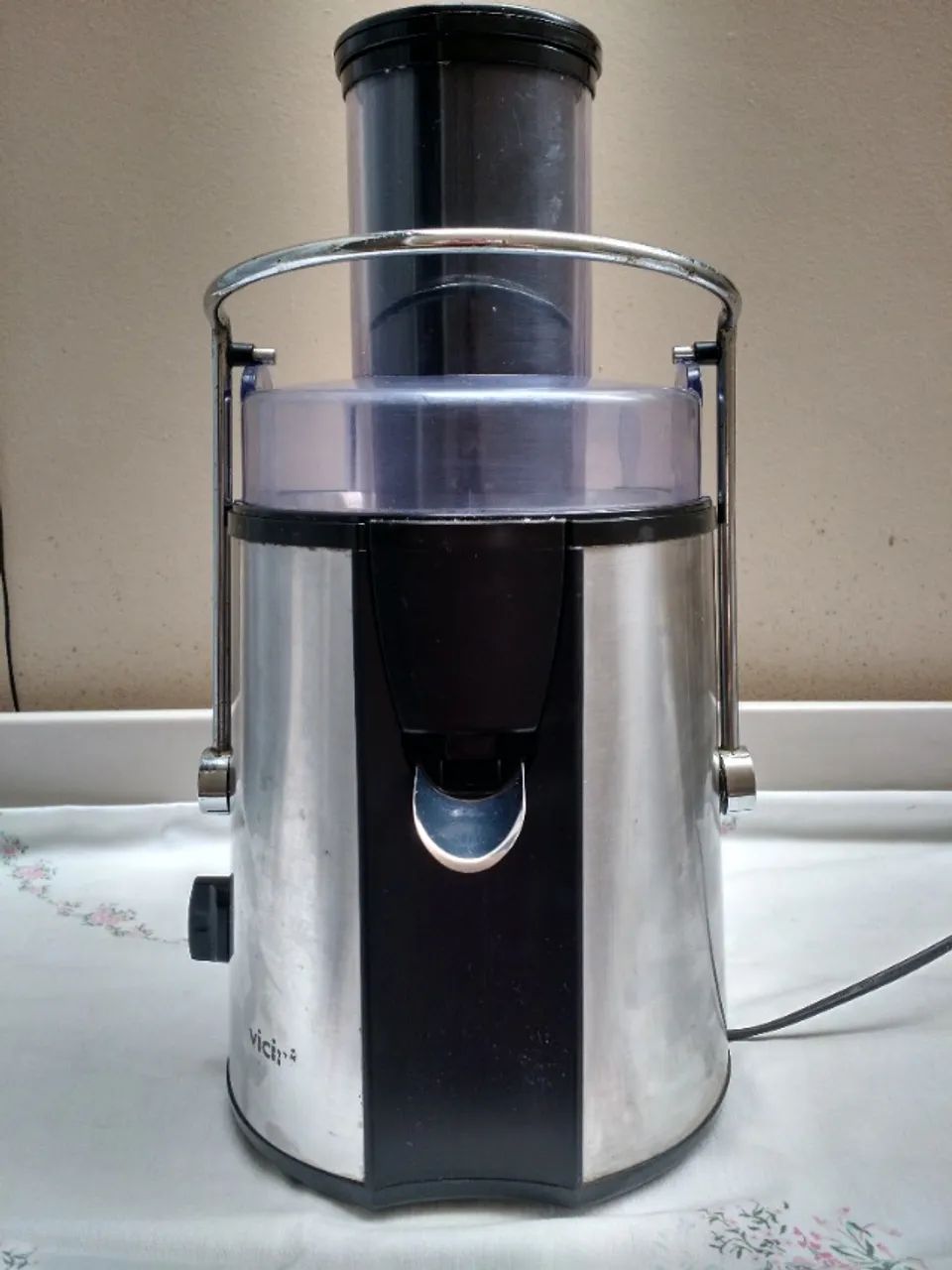 Centrífuga de Sucos Juicer - Vicini - 2 Velocidades-  Peneira em Aço Inox - 110 Volts