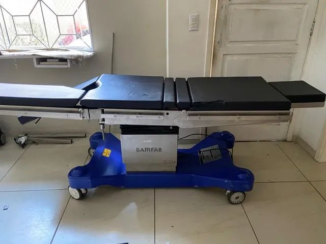 Mesa Cirúrgica Barrfab BR683 usada com acessórios - Foto 2