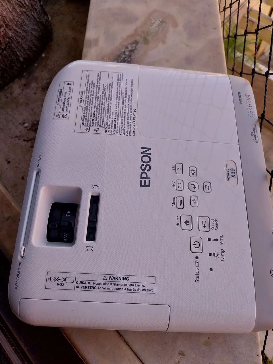 Projetor Epson PowerLite X39 na caixa - Foto 2