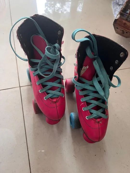 Patins Rosa com Rodas Azuis