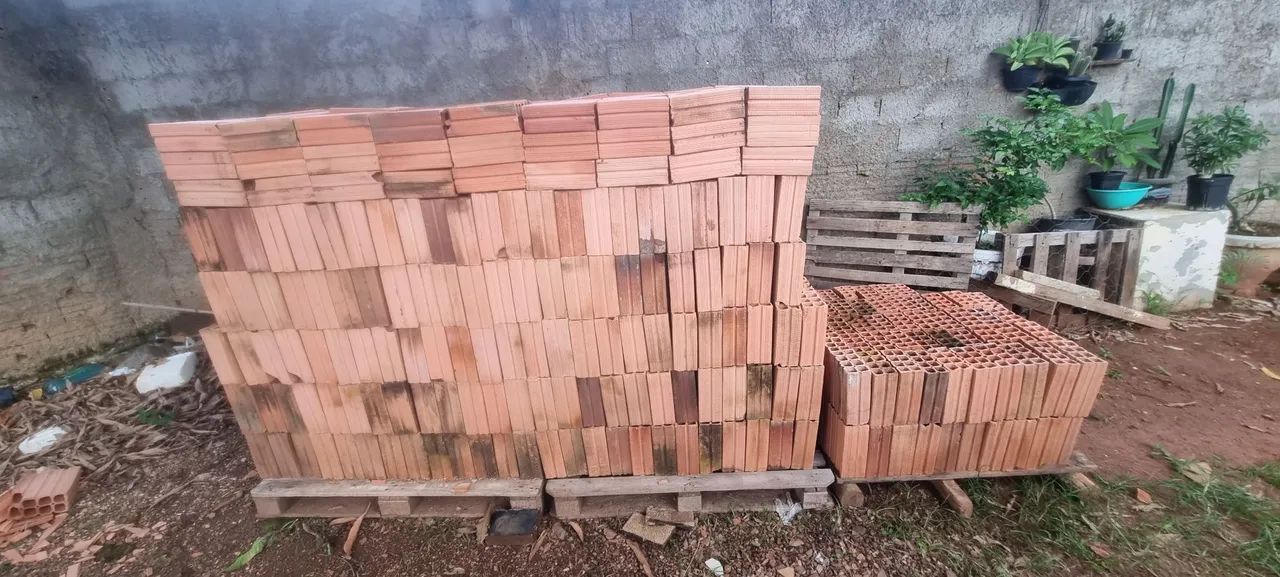 Vende-se 750 tijolos de 8 furos 