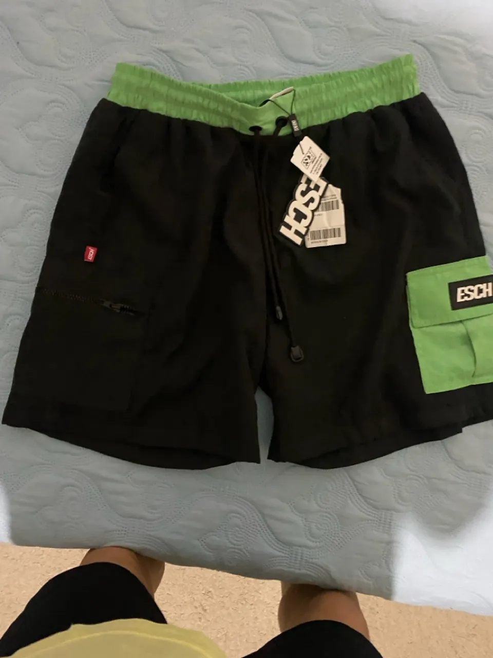 Shorts Preto com Detalhes em Verde - ESCH