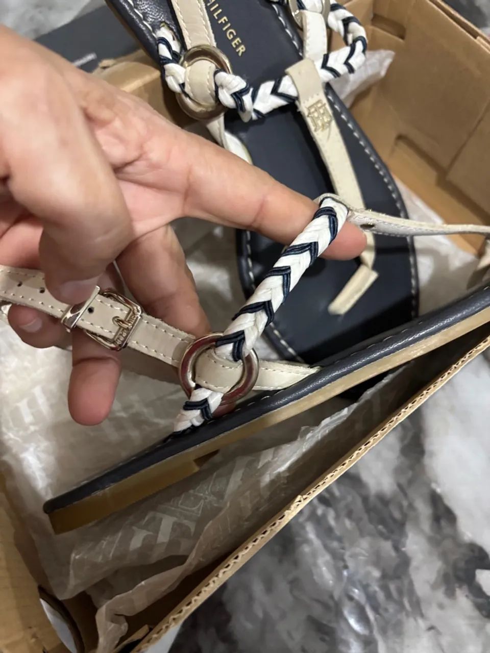 Sandálias Tommy Hilfiger Femininas - Novas - Foto 2