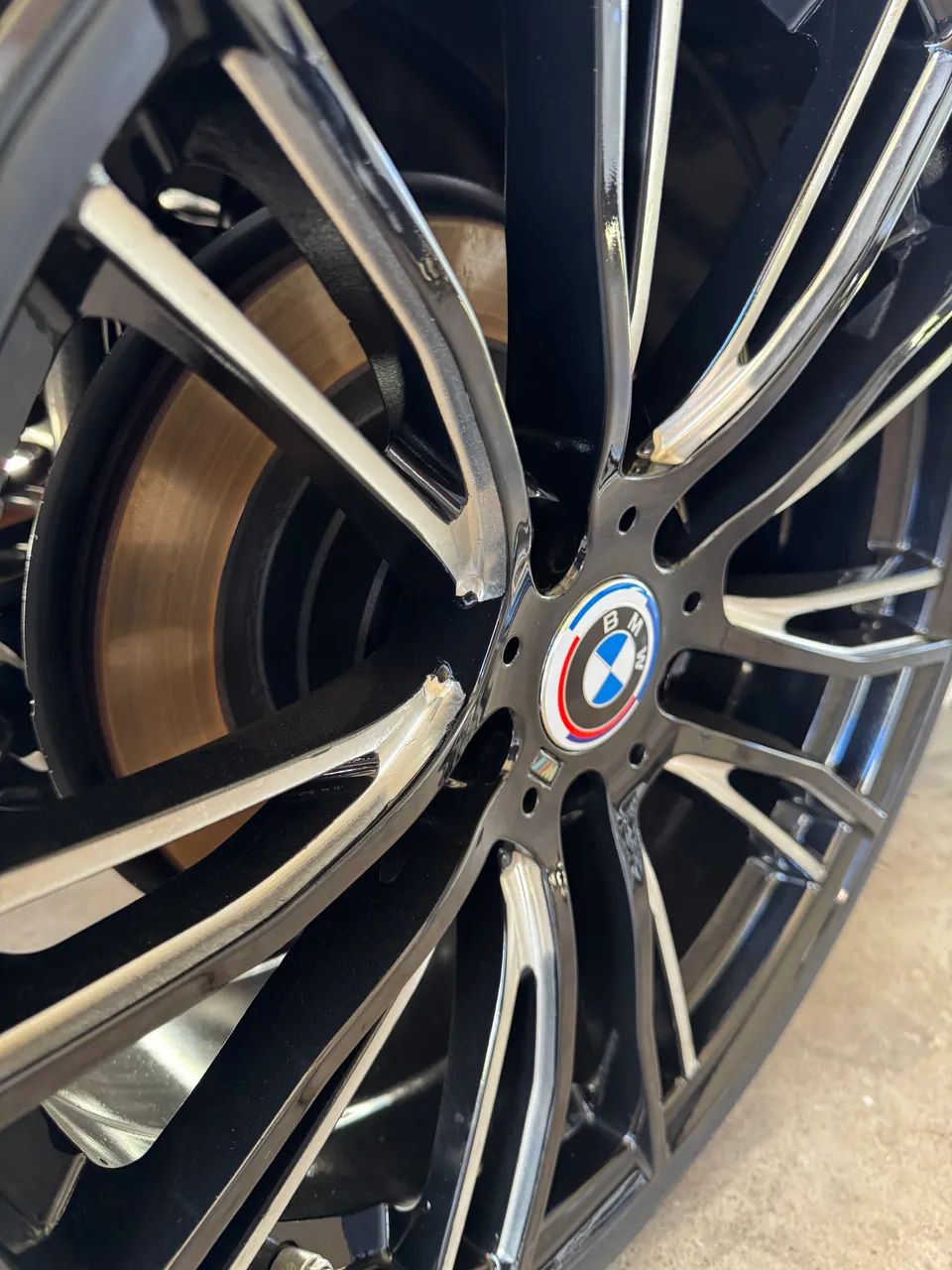 Jogo de rodas 19 BMW 2 talas pneus bons - Foto 4
