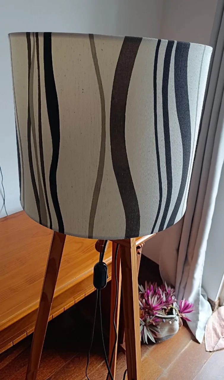 Luminária de Chão Abajur de Madeira com Cúpula - Foto 4