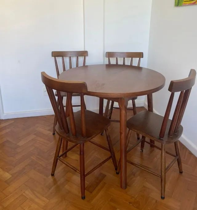 Mesa de jantar redonda de madeira + 4 cadeiras de madeira - Foto 2