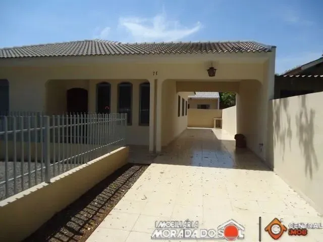 Excelente oportunidade de adquirir uma casa e mais 3 kitnets no fundo no bairro Zona 07!