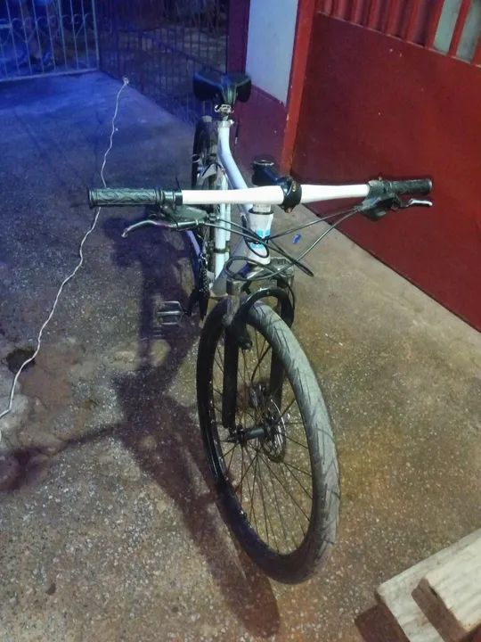 Bicicleta  média nova, com manutenção em dia.