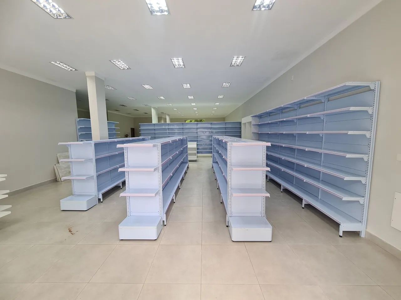 Prateleiras e Expositores para farmácia - Ótimo preço! - Foto 2