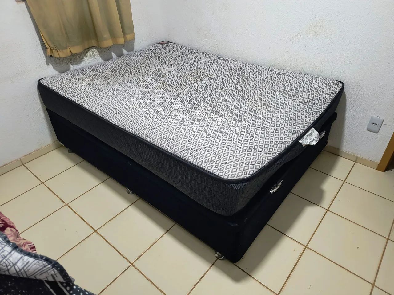 Cama box com baú 