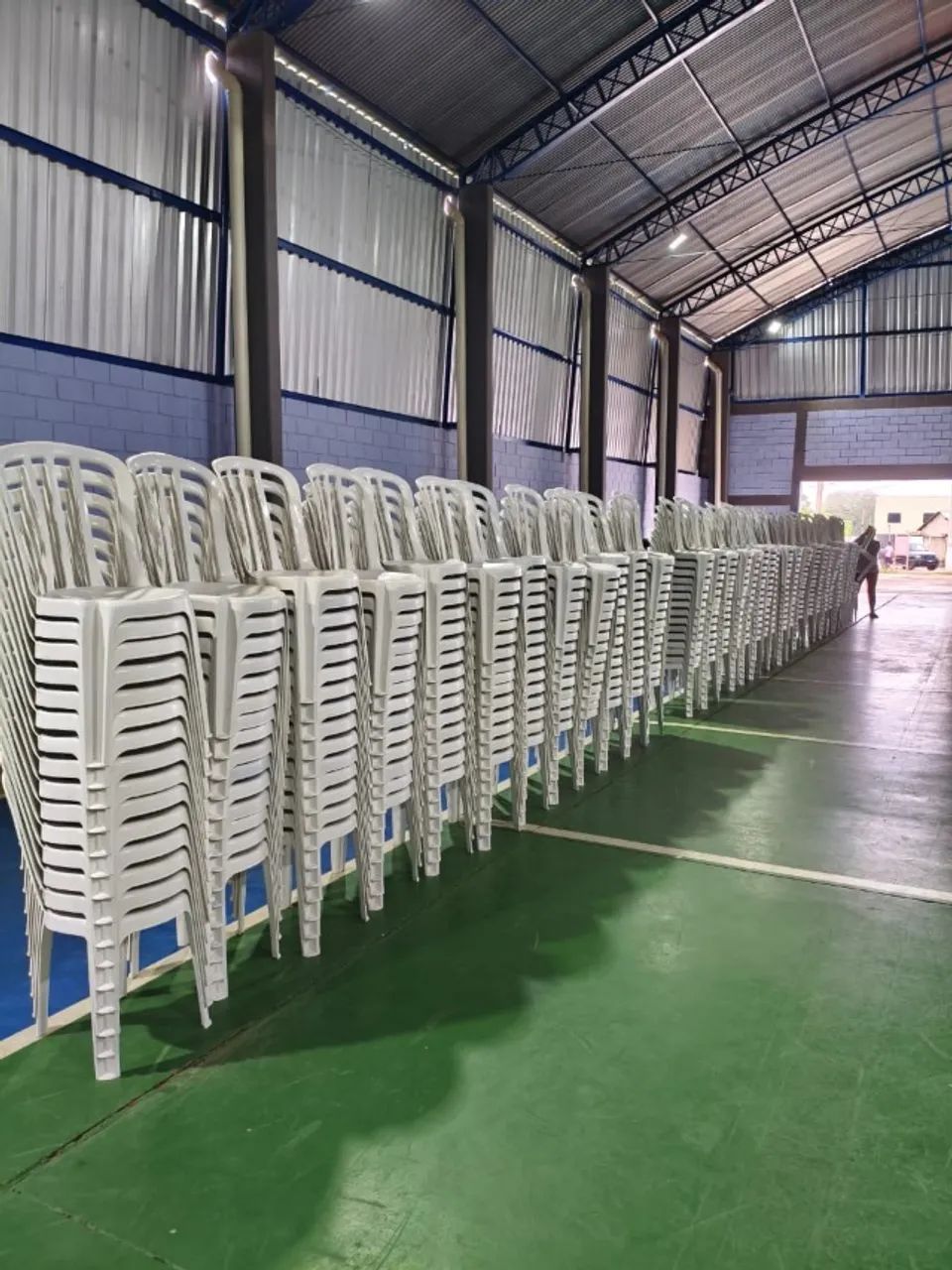 Locação de mesas e cadeiras para eventos - Foto 2
