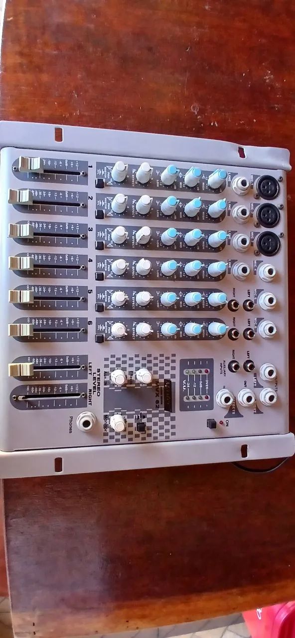 Mesa de Som 6 Canais MX 62