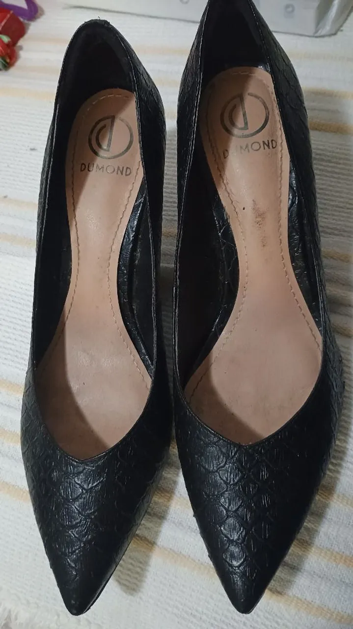 Scarpin Dumond Preto Couro Texturizado