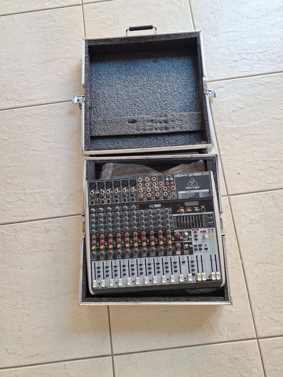 Mesa bheringer QX 1832 USB - Foto 5