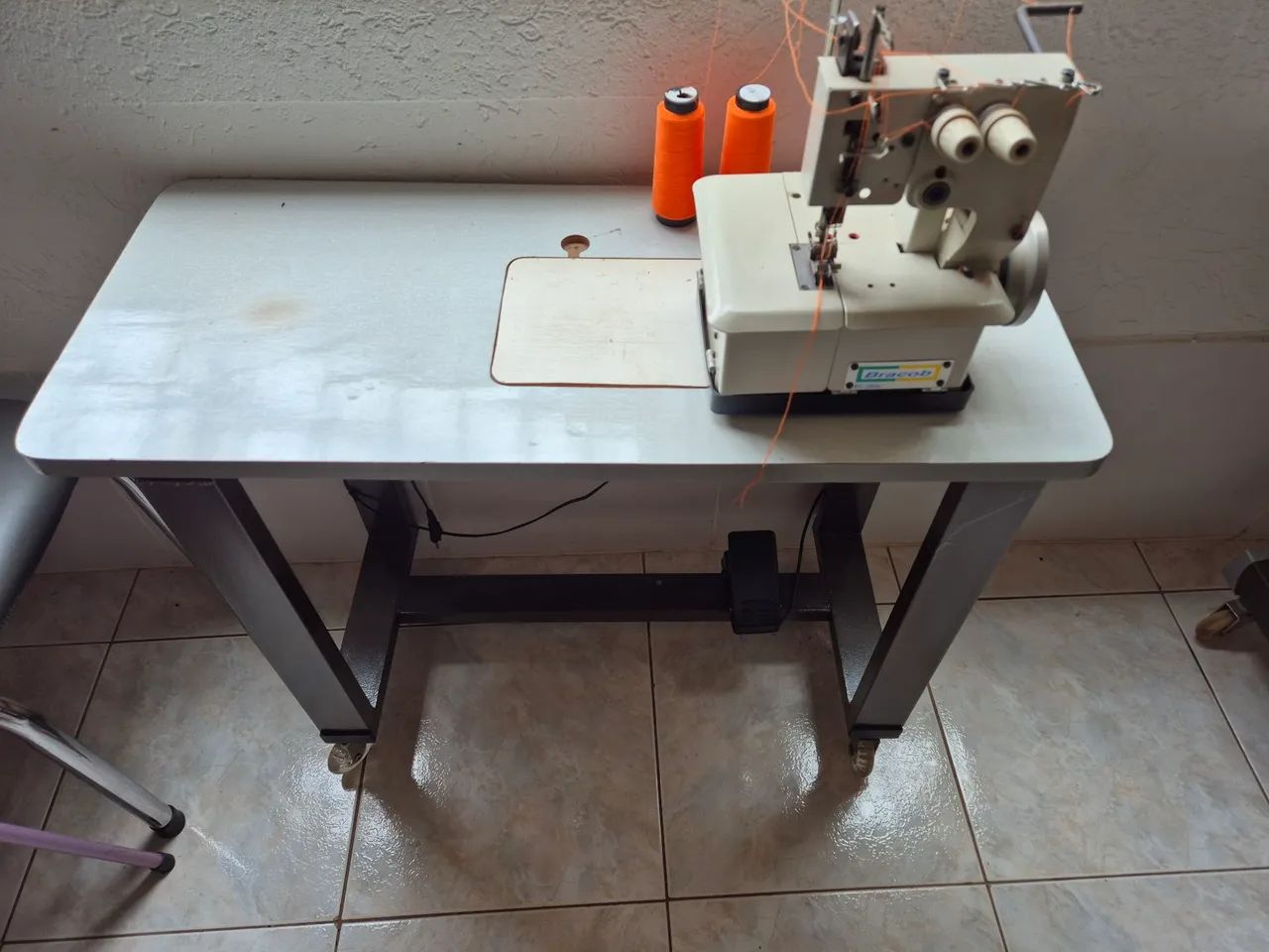 Máquina de costura Galoneira Bracob BC2600 2 agulhas
