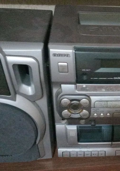 VENDO SOM AIWA,FUNCIONANDO,SO FALTA A TOMADACAIXAS PERFEITAS