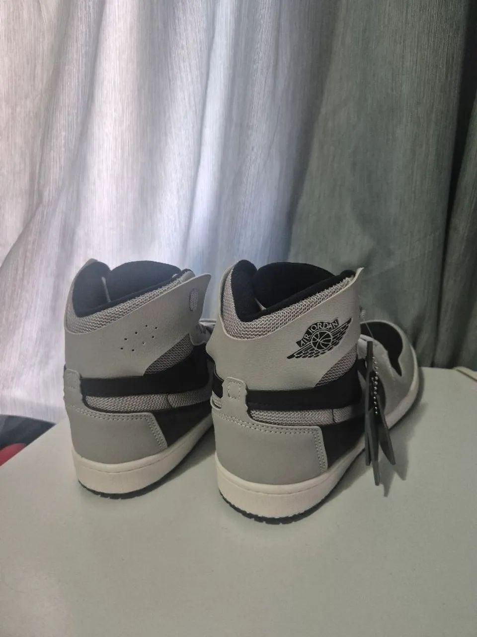 Tênis Air Jordan Cinza - Foto 4