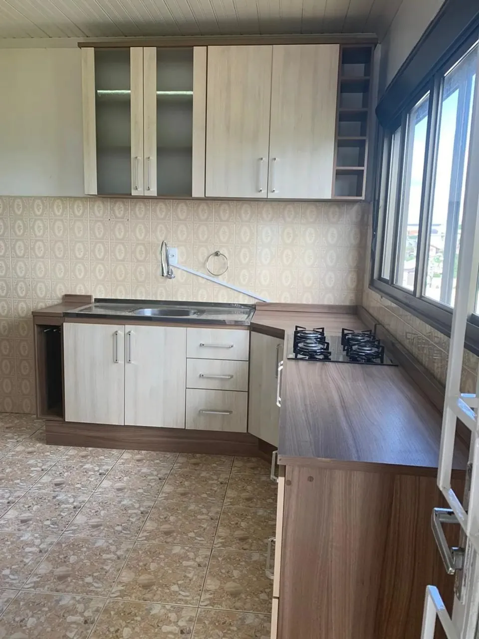 Localizado no bairro Pio X, este apartamento de 3 dormitórios oferece conforto e praticida