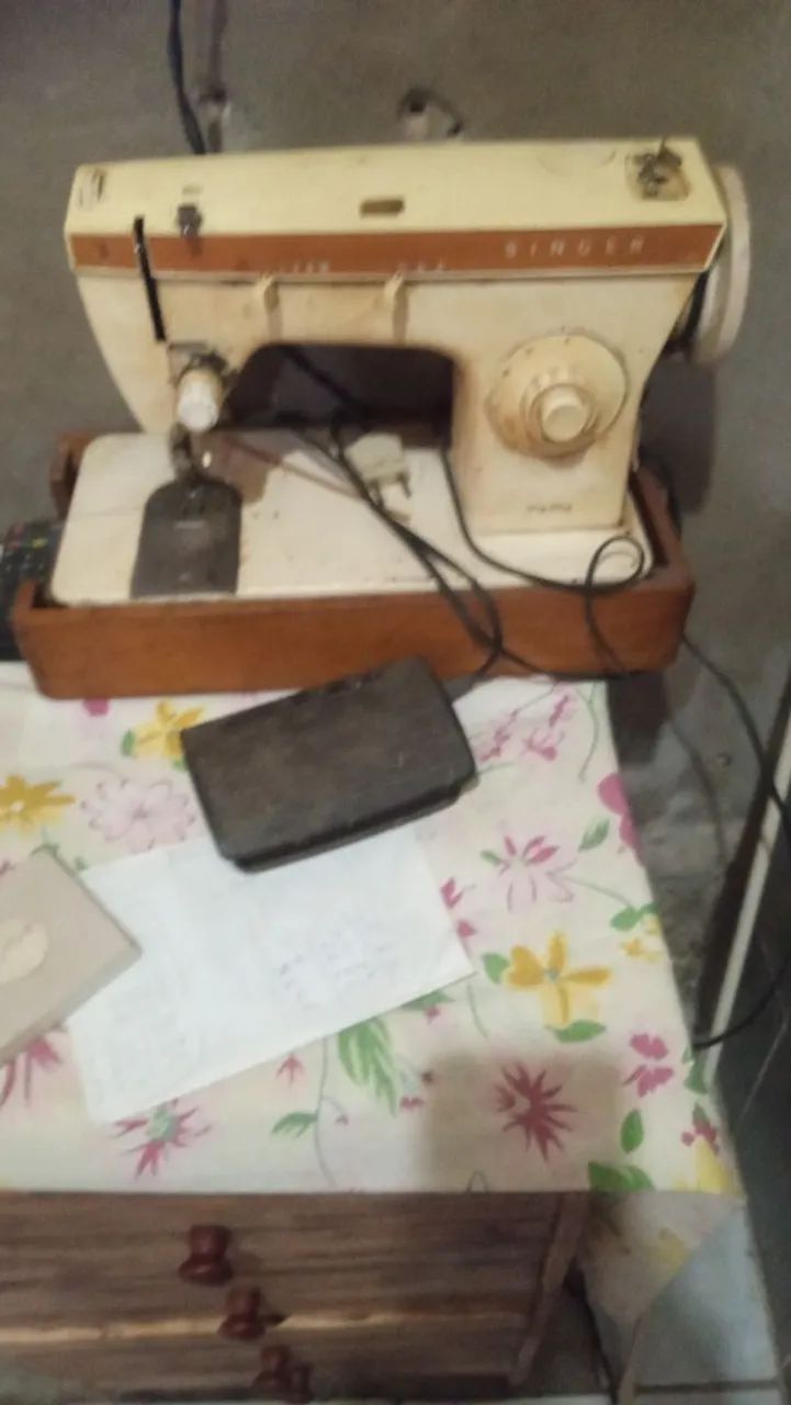 Máquina de costura Singer.