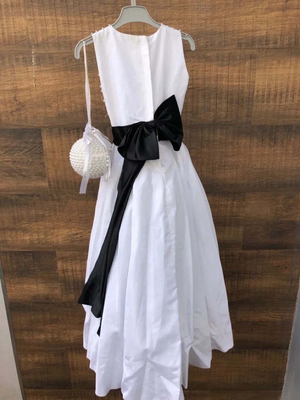 Vestido Infantil Branco com Cinto Preto e Bolsa - Foto 2