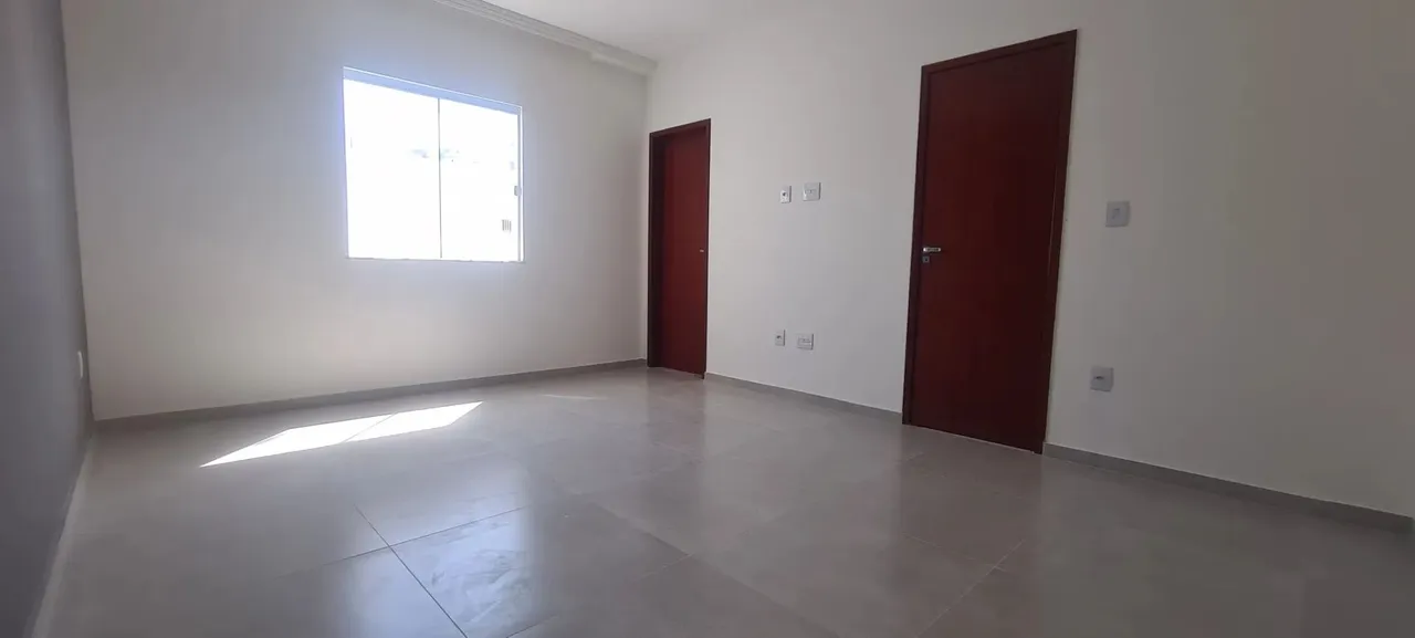 Vendo casa linear ni Vale dos Cristais