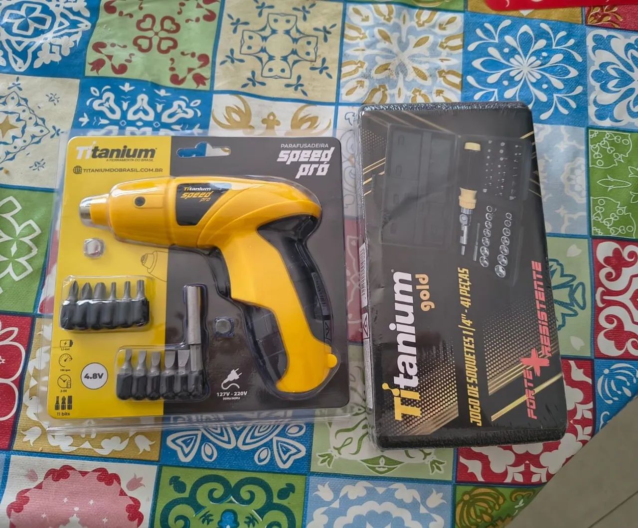Parafusadeira com 11 bits Bivolt + Catraca 41 peças